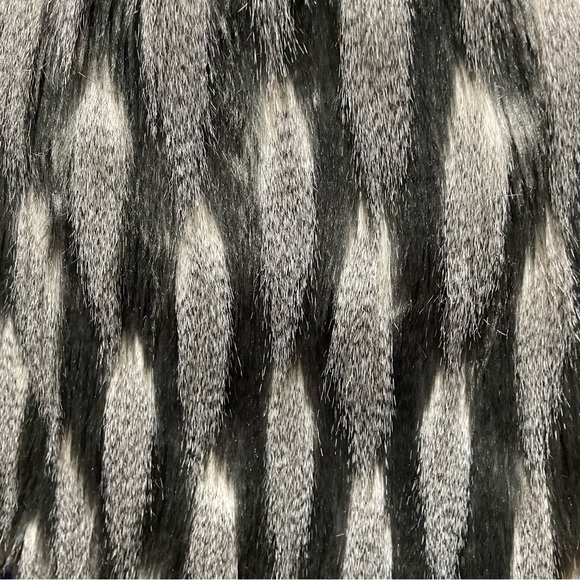 Miami Faux Fur Vest – Pretty! Pockets! - Picture 4 of 6